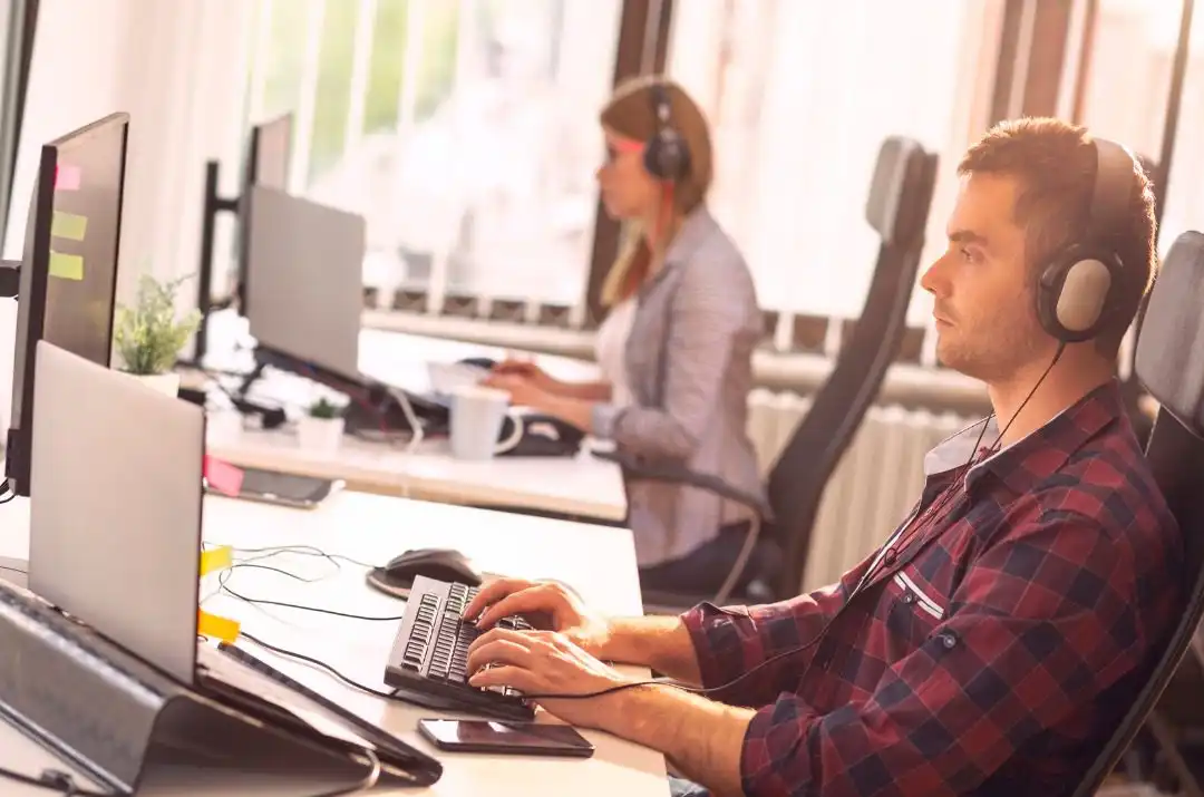 English to Spanish translators working on a translation project for Udana Inc.